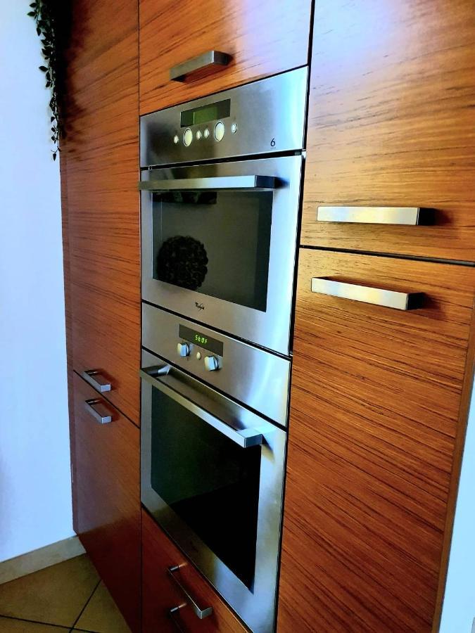 Divina Luxury Apartment With Jacuzzi Near The Lake โกโม ภายนอก รูปภาพ